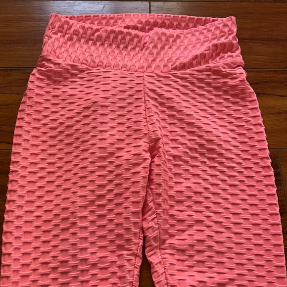 Pretty cotton candy pink leggings with scrunchie booty. - Picture 5 of 5